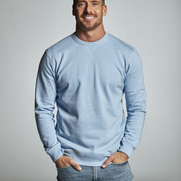 Alternative view of Crew Neck Man